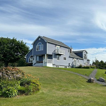 Tides Inn Guest Suites Halls Harbour Экстерьер фото