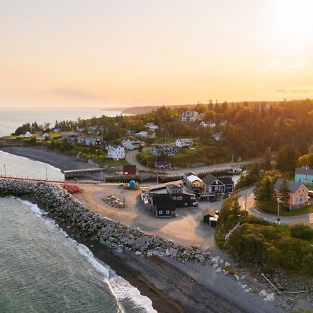 Tides Inn Guest Suites Halls Harbour Экстерьер фото