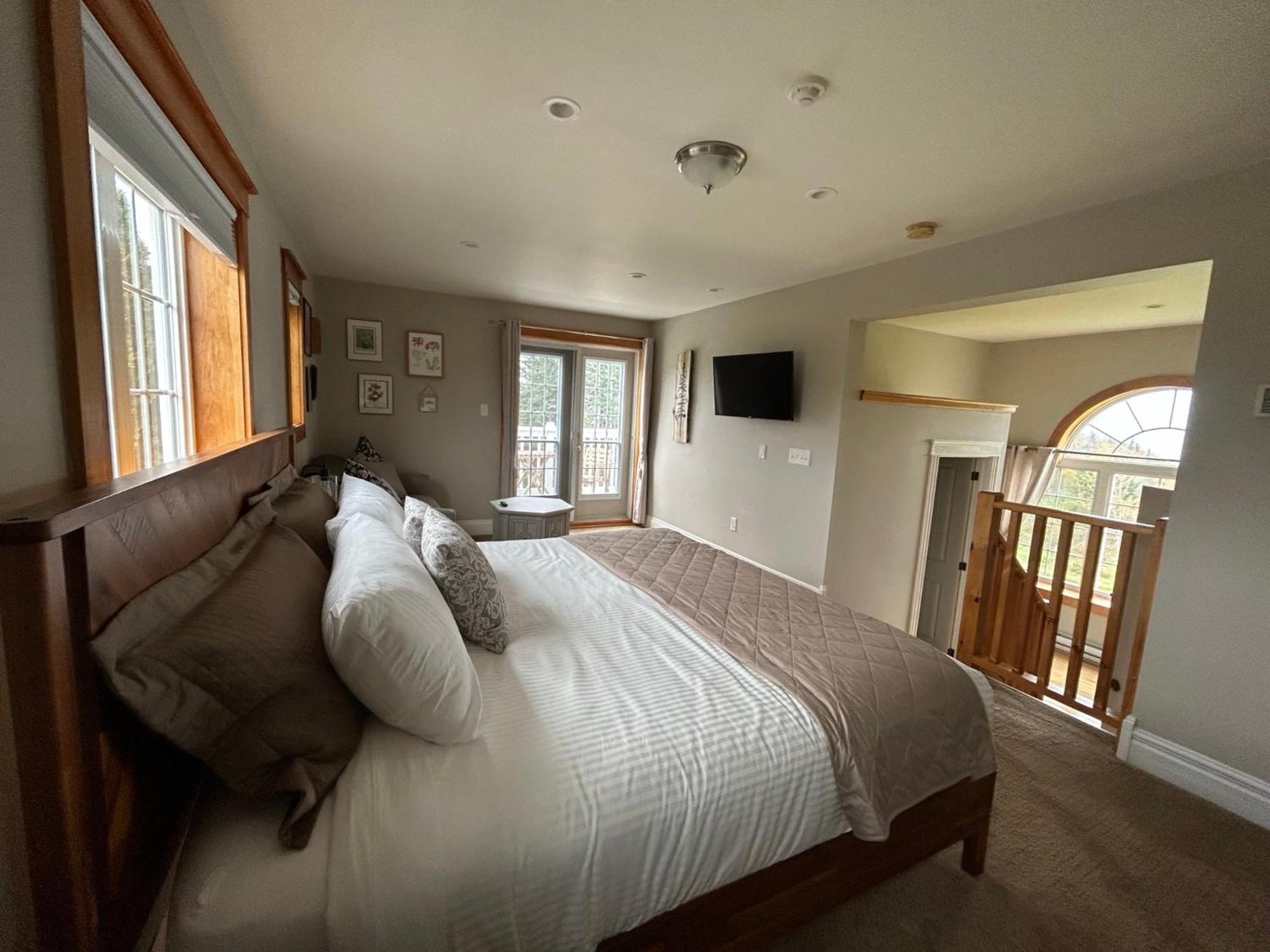 Tides Inn Guest Suites Halls Harbour Экстерьер фото