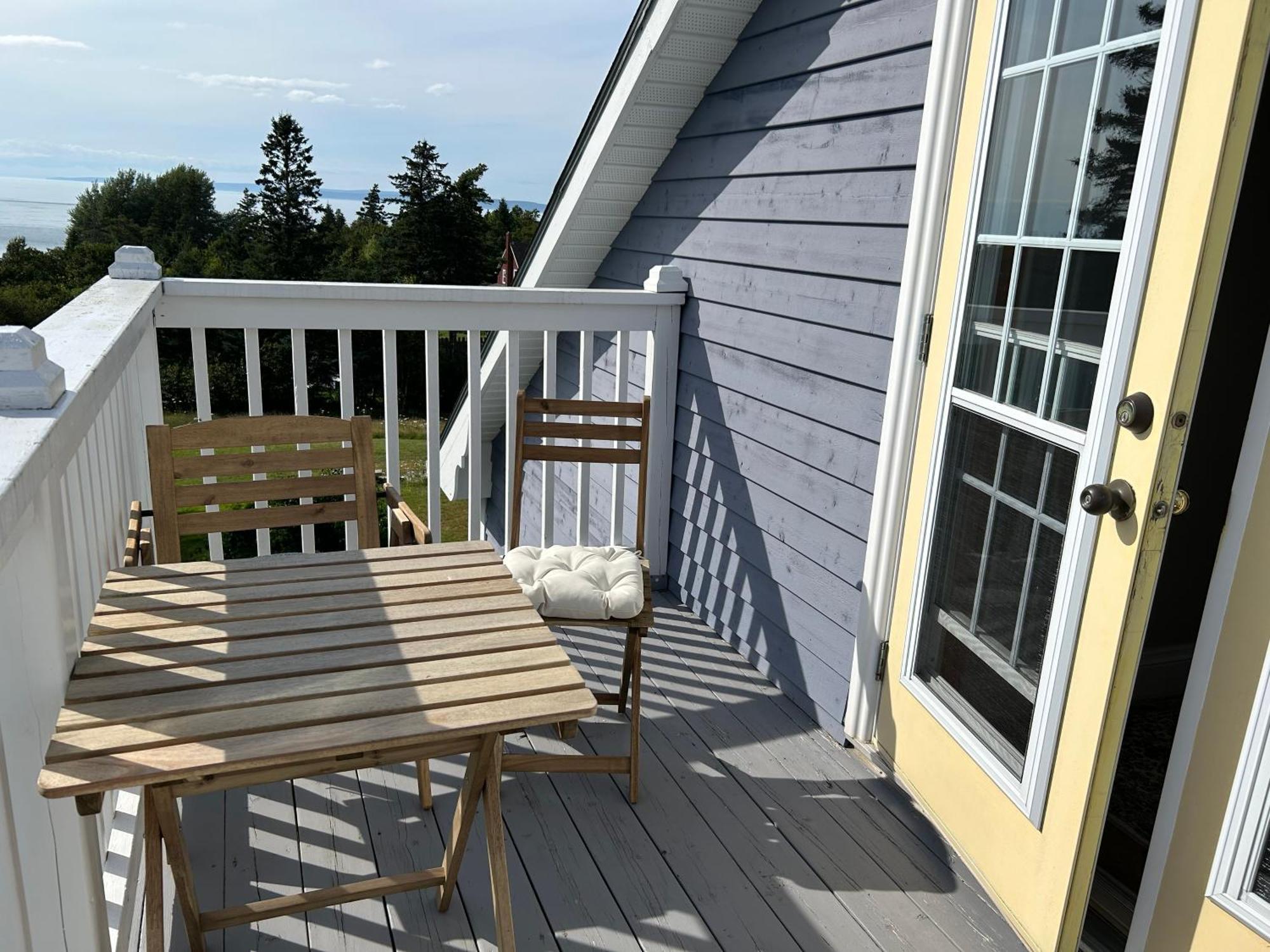 Tides Inn Guest Suites Halls Harbour Экстерьер фото