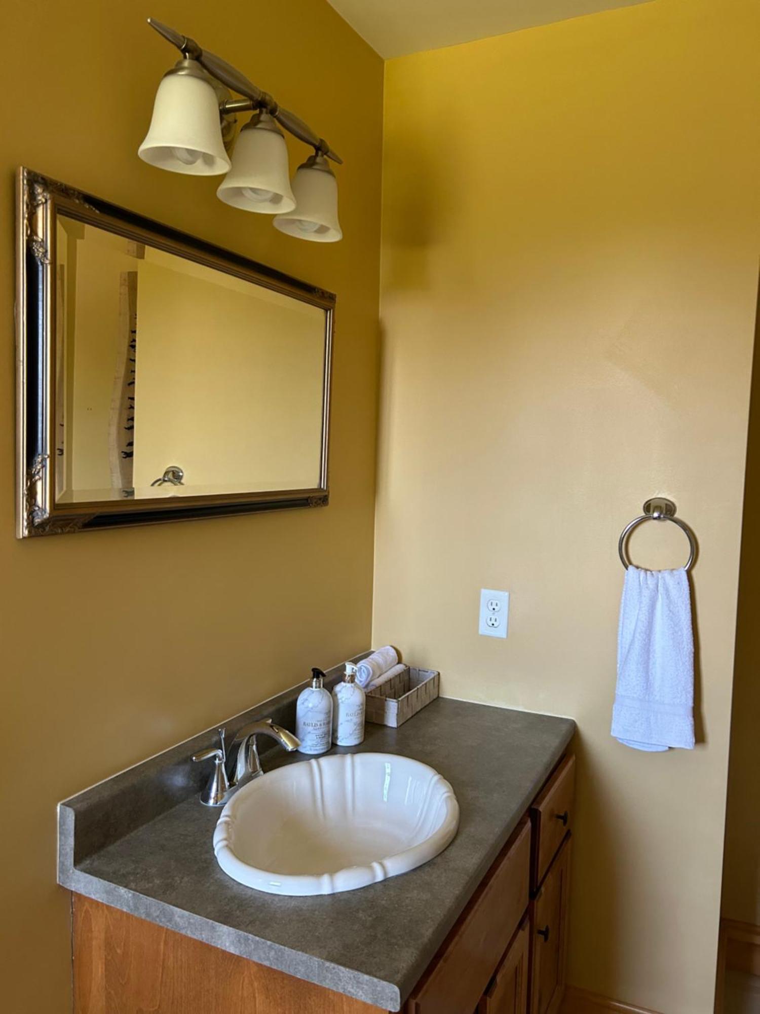 Tides Inn Guest Suites Halls Harbour Экстерьер фото