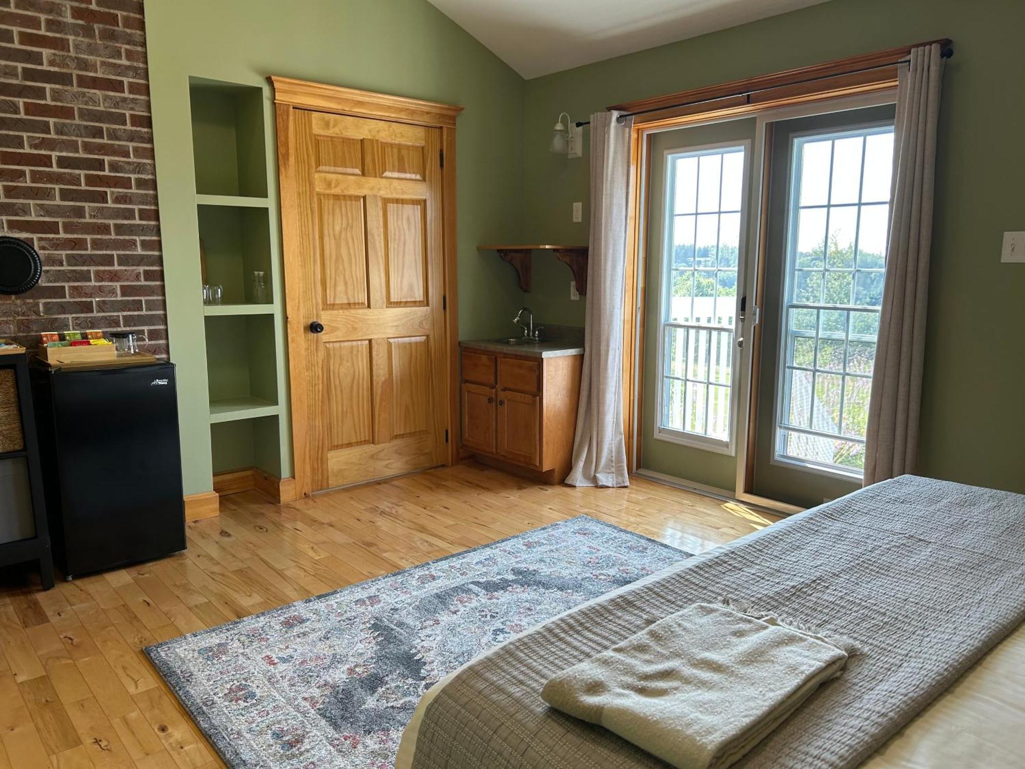 Tides Inn Guest Suites Halls Harbour Экстерьер фото