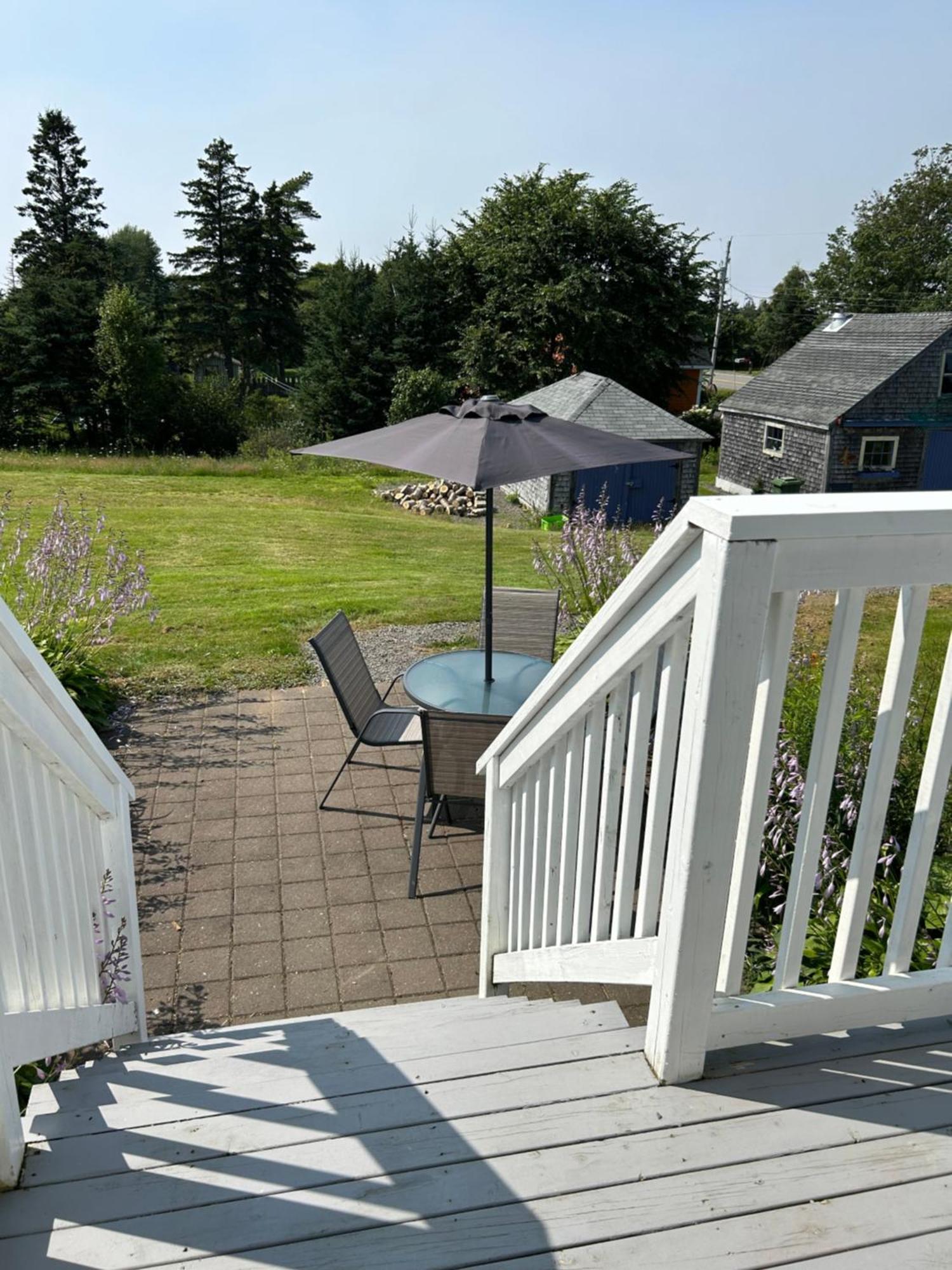 Tides Inn Guest Suites Halls Harbour Экстерьер фото