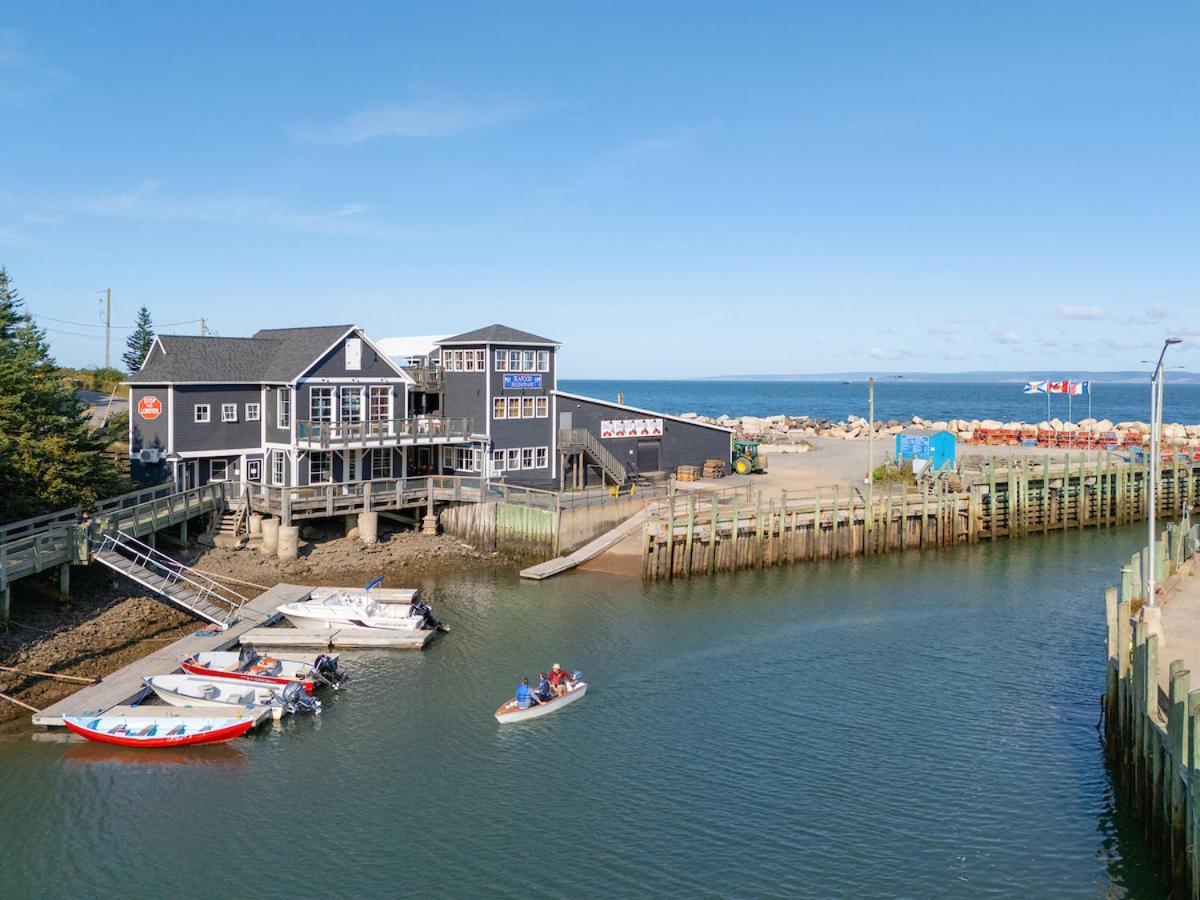 Tides Inn Guest Suites Halls Harbour Экстерьер фото